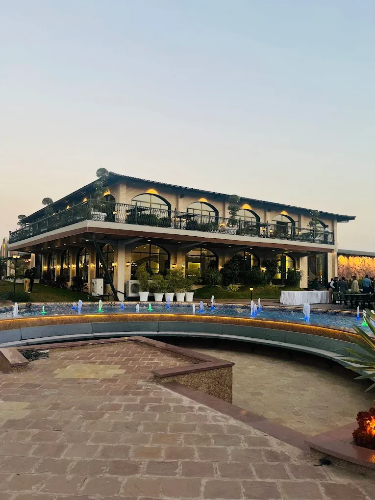 Sampurn Insurance Privilege Card partner network - Apollo Hospital, Medanta, Shalby, HCG, Manipal TruTest, restaurants and shopping partners offering exclusive OPD, IPD and diagnostic discounts in Indore, Dhar and Dhamnod